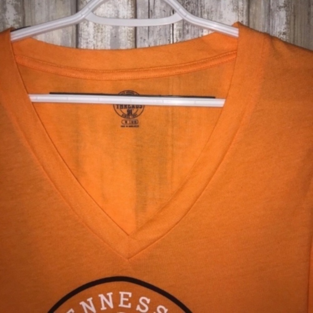 Tennessee Volunteers Women’s Medium Orange Tee NCAA Vols Shirt NWT V Neck - Picture 3 of 5